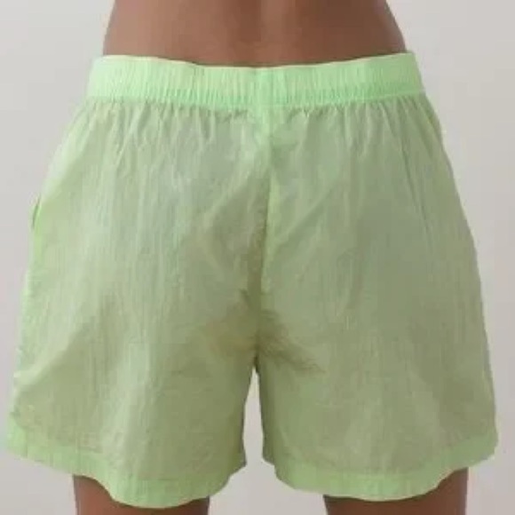 TNA | Aritzia Claremont shorts in fresh mint green - Picture 3 of 13
